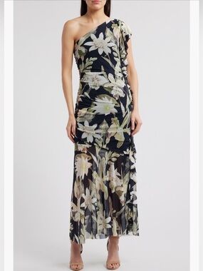 ✨Chelsea 28 One-Shoulder Navy Floral Maxi✨